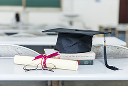 春招“黄金档”来袭：应届生看重落户政策 有企业招聘人数增五成